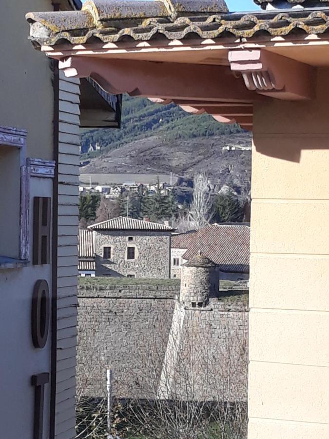 Ferienwohnung Plaza Catedral Jaca Exterior foto